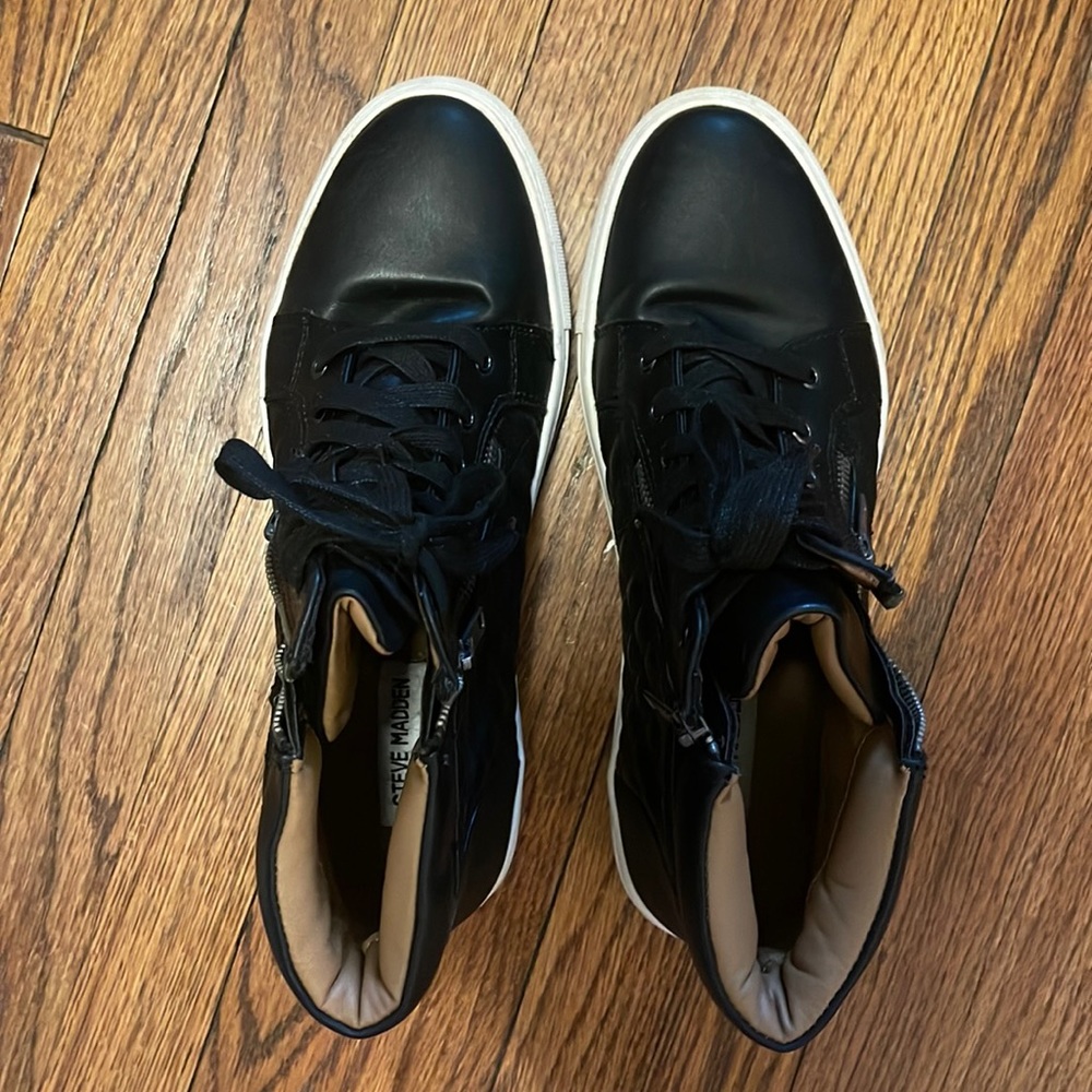 Steve Madden leather zip up sneakers